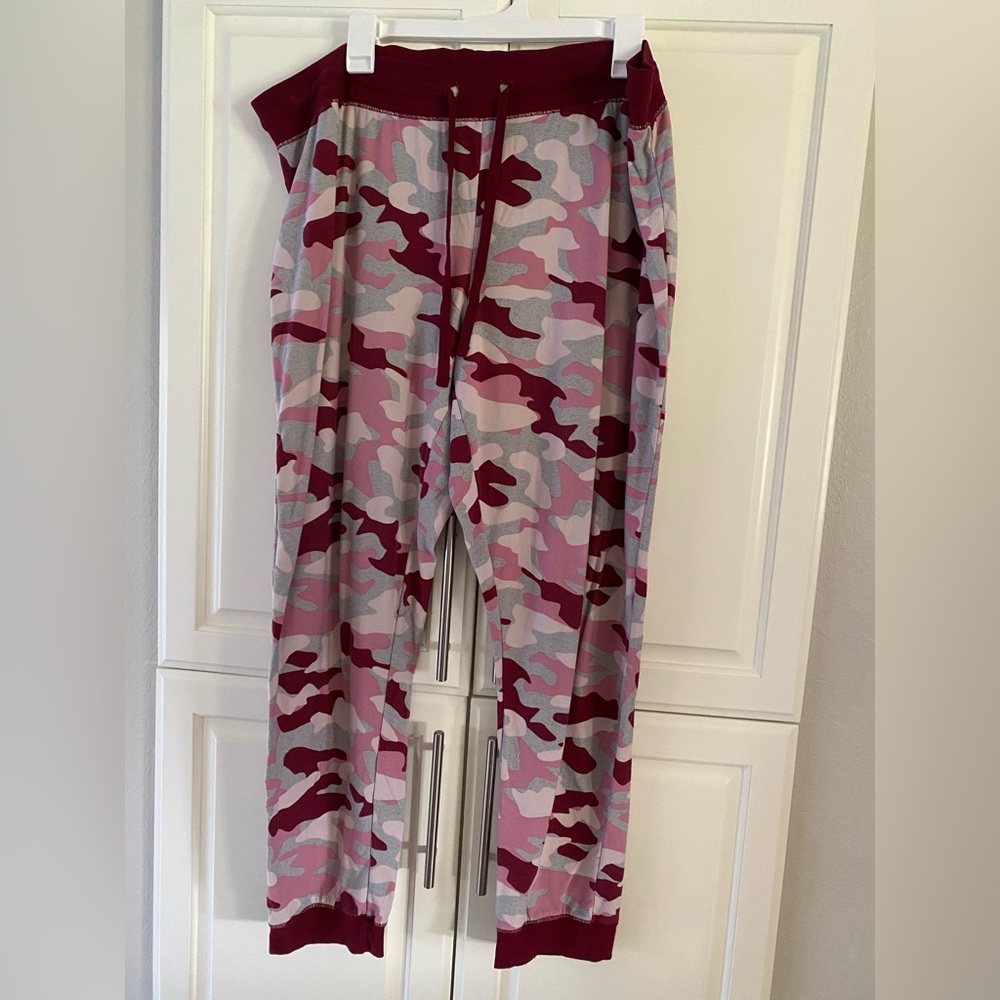 2 pairs of woman’s lounge pants by George